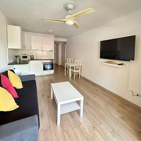 Pool View 2 Bed Duplex In Castle Harbour C207
